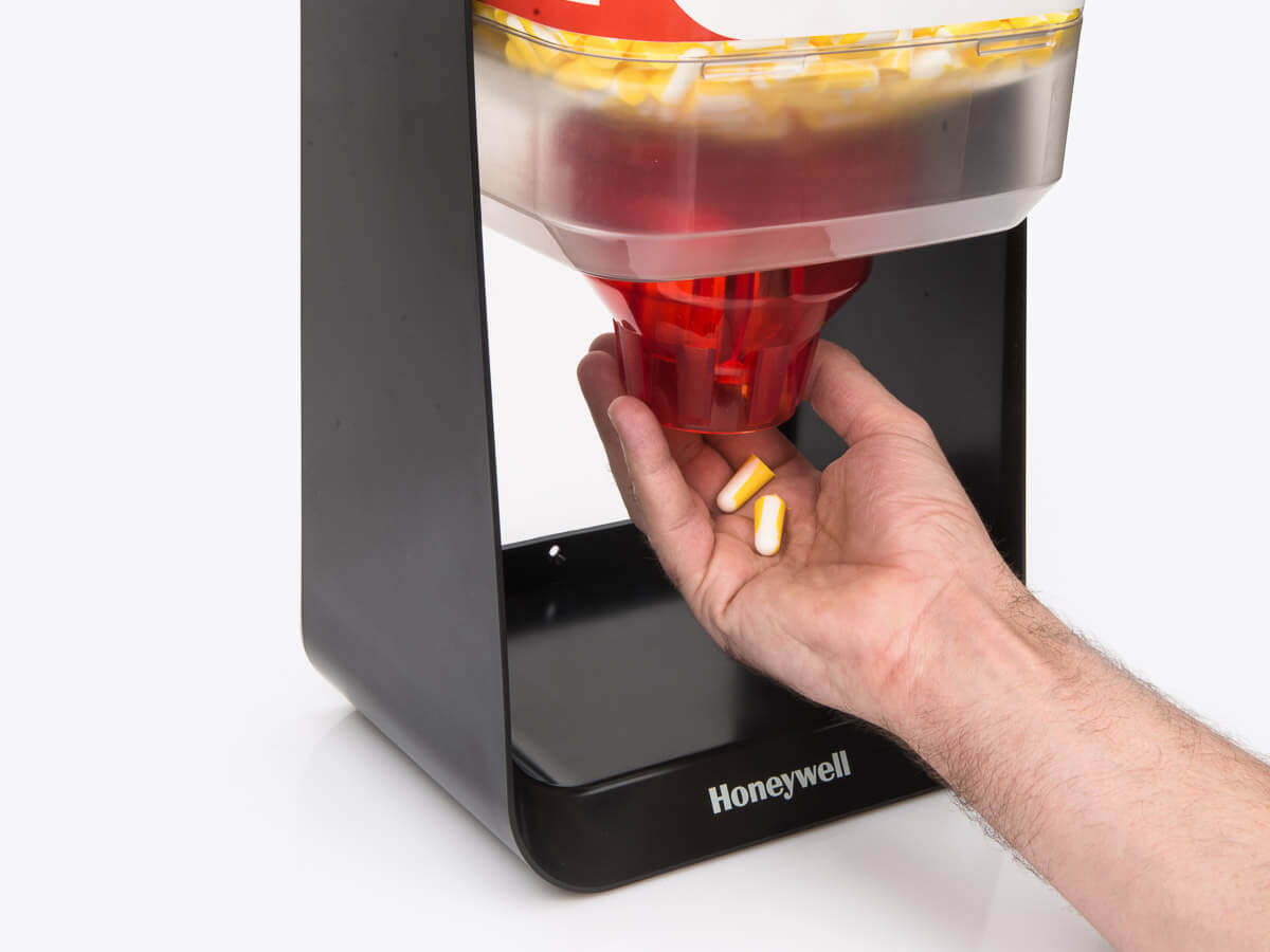 2051-HL400 Spender mit Rahmen-schraeg-von-oben-hand.jpg
