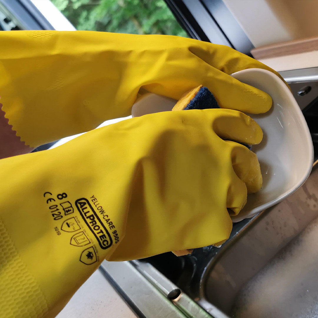 9505-Allprotec-Yellow Care-Anwendung.jpg 9505-Allprotec-Yellow Care-Anwendung.jpg